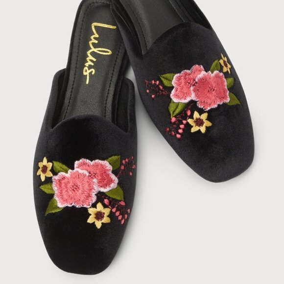 Lulu's Black Floral Embroidered Mules - Picture 1 of 6